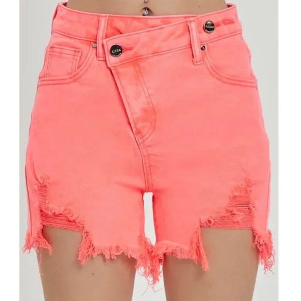RISEN RAW HEM ASYMMETRICAL WAIST DENIM SHORTS